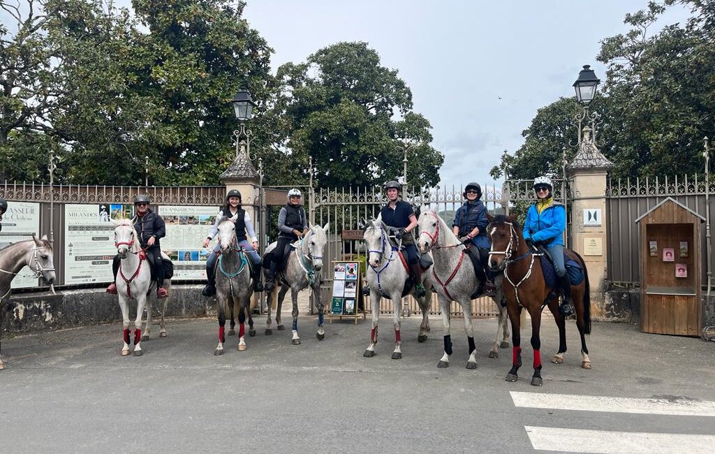 Tourisme équestre école d'endurance : photo d'une ballade