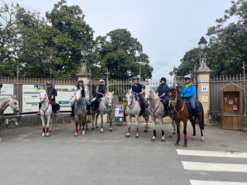 Tourisme équestre école d'endurance : photo d'une ballade