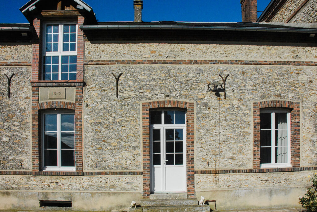 Tourisme équestre, stage d’endurance & hébergement : bâtisse du gîte.